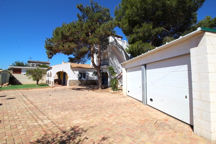 Villa te koop in Villamartín-Las Filipinas (Orihuela)