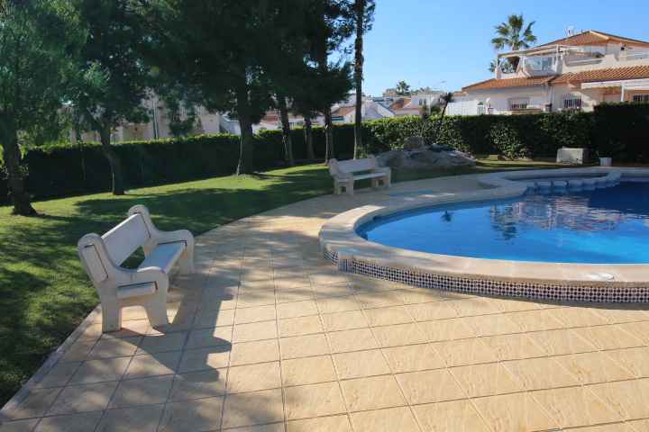 Traditional bungalow for sale in popular location of Playa Flamenca