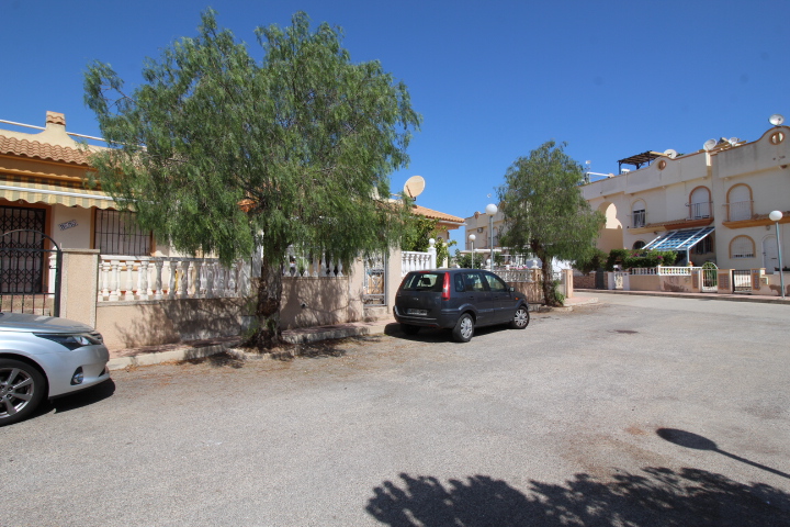 Bungalow tradicional en venta en la popular zona de Playa Flamenca