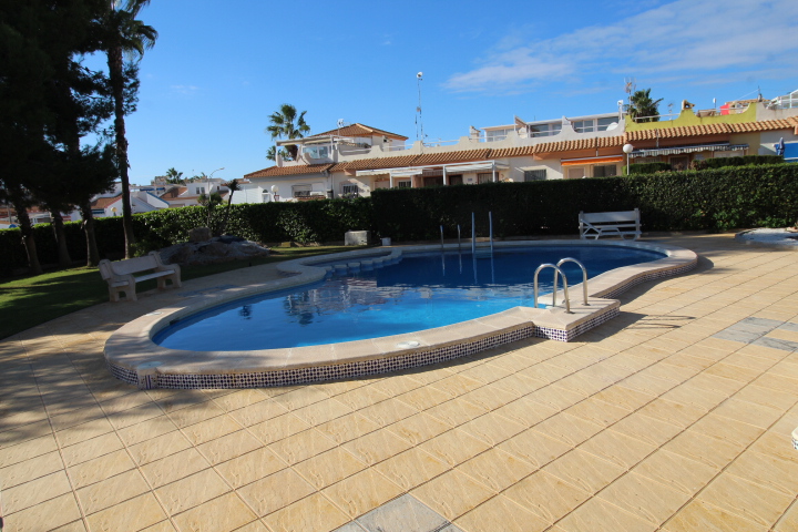 Traditional bungalow for sale in popular location of Playa Flamenca