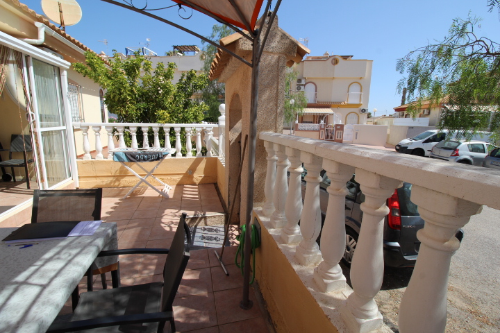 Bungalow tradicional en venta en la popular zona de Playa Flamenca