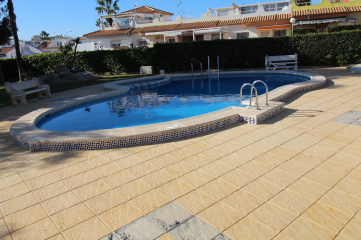 Bungalow tradicional en venta en la popular zona de Playa Flamenca