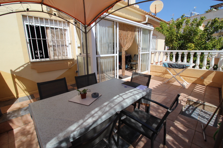 Bungalow tradicional en venta en la popular zona de Playa Flamenca