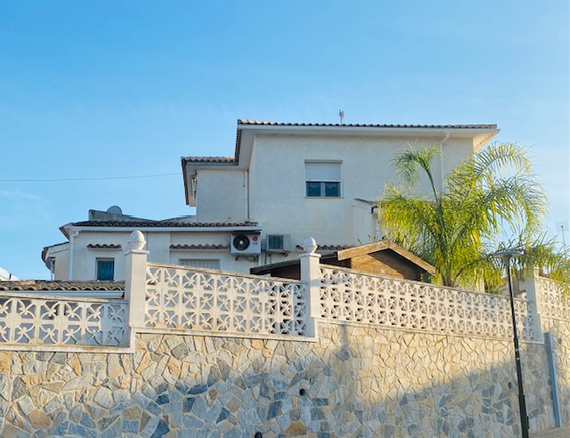 Encantadora Villa Independiente en Blue Lagoon, Villamartin