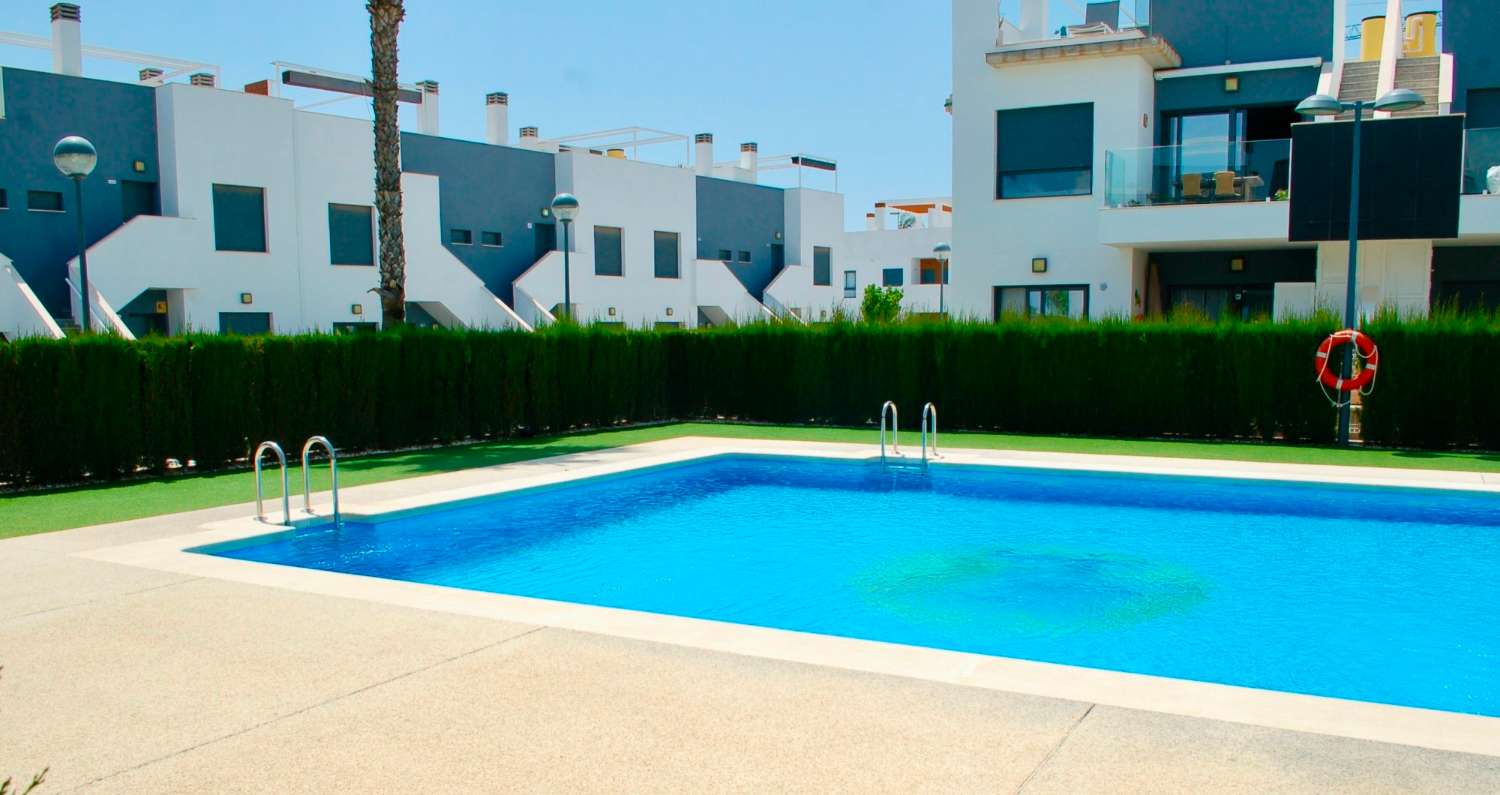 Top Floor bungalow in a luxurious gated community in Pilar de La Horadada