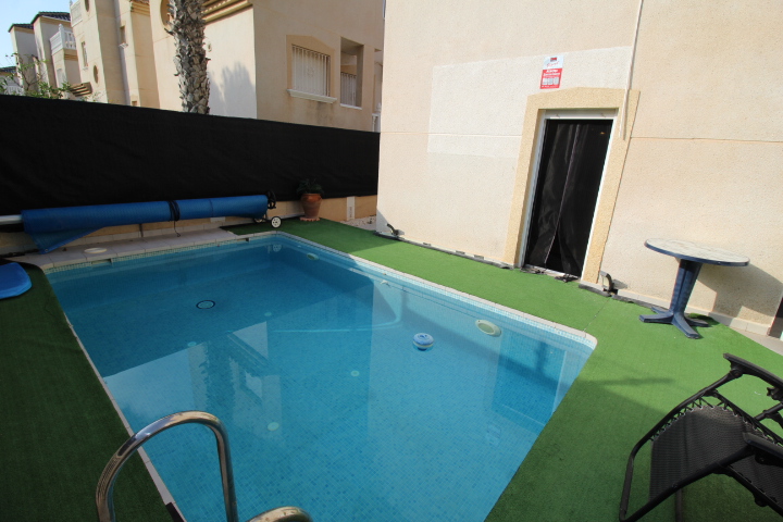 Amplia Villa en Montegolf de 3 dormitorios en excelente estado con piscina privada