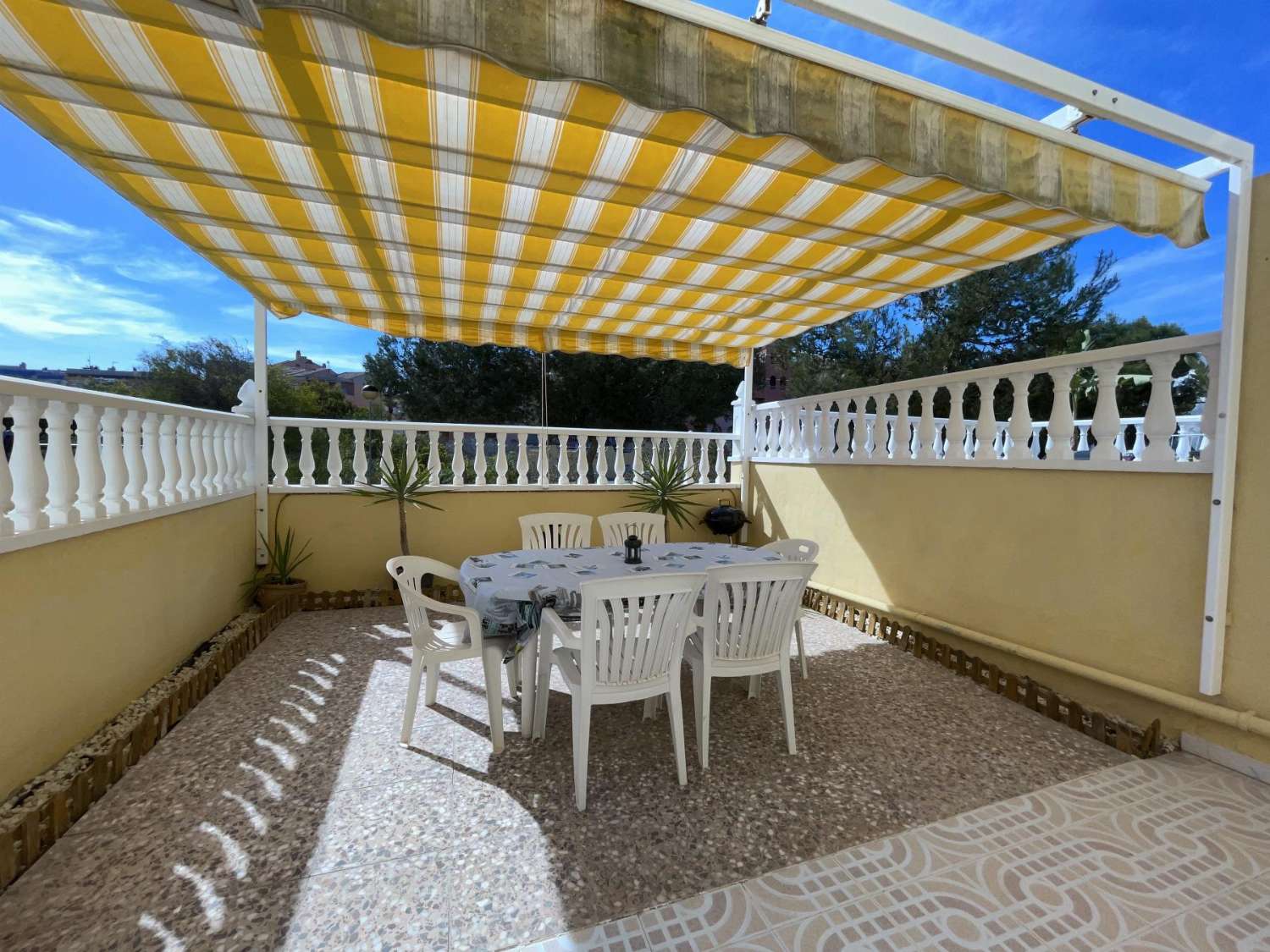 Duplex jumelé avec piscine commune à Villamartin