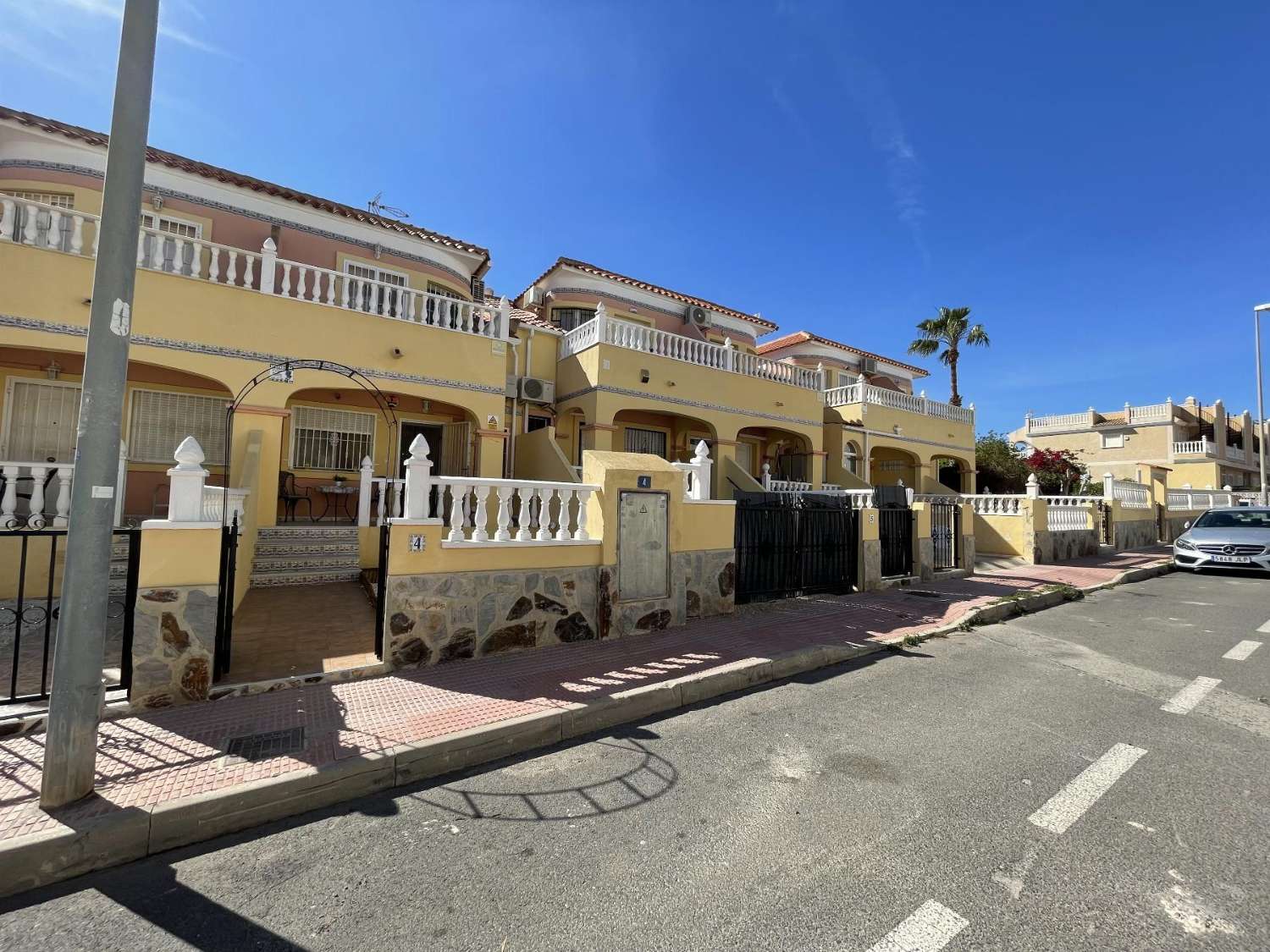 Duplex jumelé avec piscine commune à Villamartin