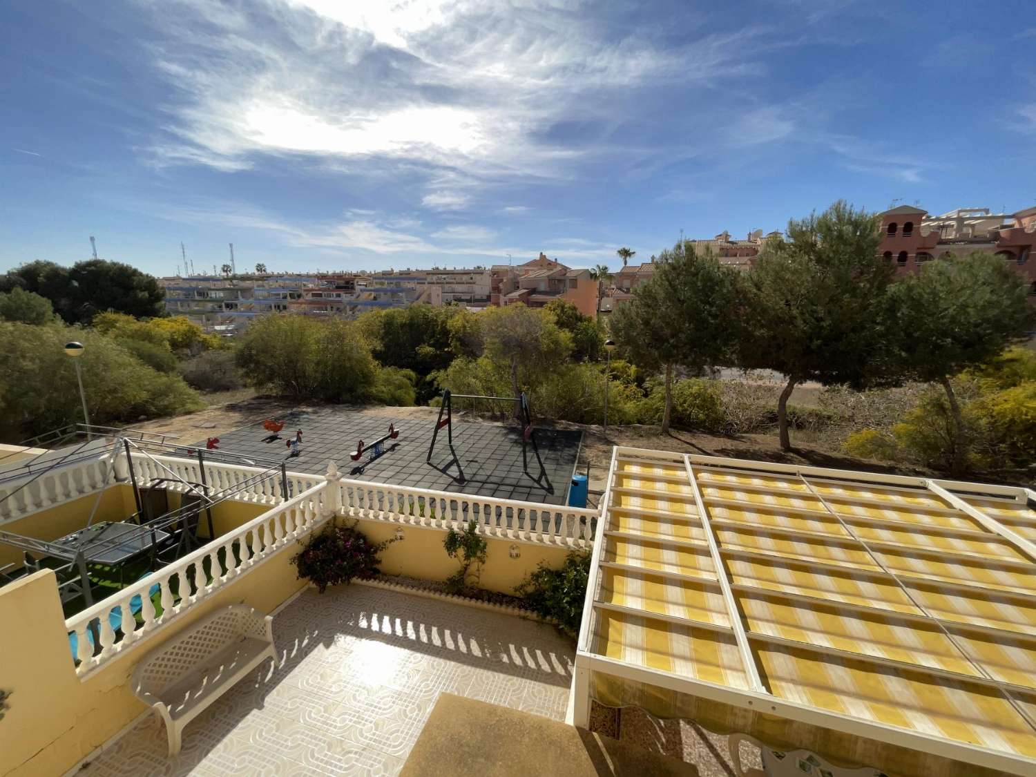 Duplex jumelé avec piscine commune à Villamartin