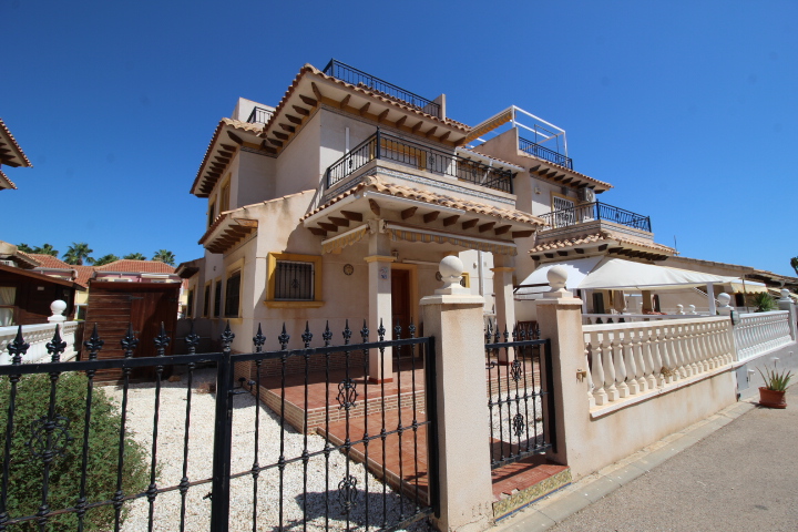 Quatro house in Caboroig located 550 meters from Cabo Roig beach