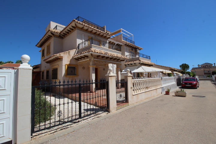 Quatro house in Caboroig located 550 meters from Cabo Roig beach