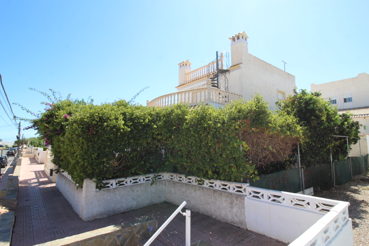 Eckbungalow mit separatem Apartment in Blue Lagoon