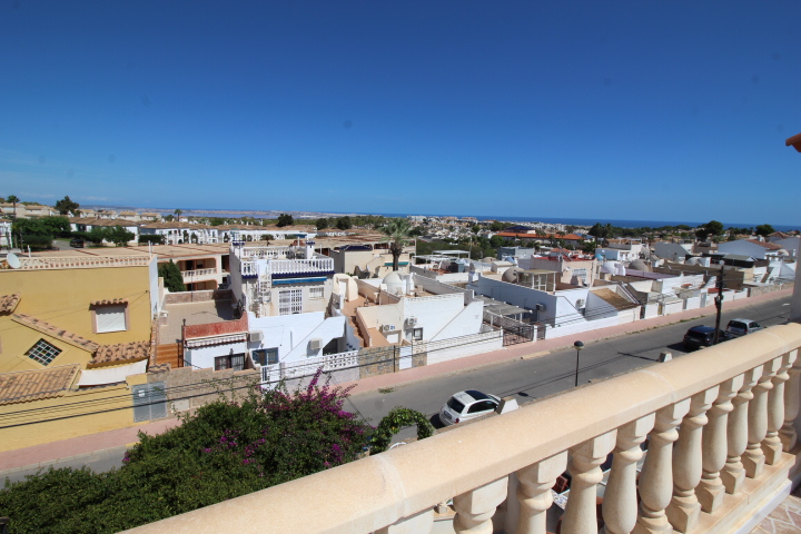 Bungalow esquina con apartamento independiente en Blue Lagoon