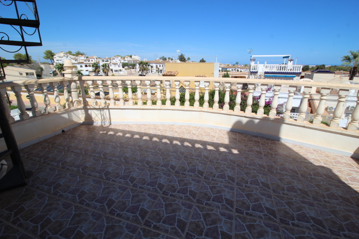 Corner bungalow with separate apartment in Blue Lagoon