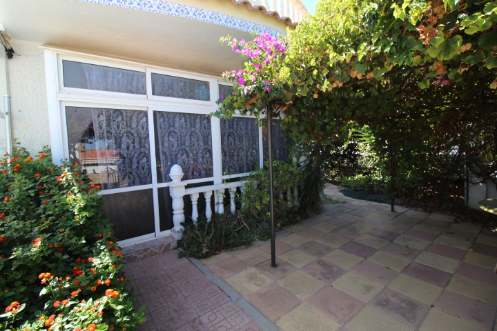 Corner bungalow with separate apartment in Blue Lagoon