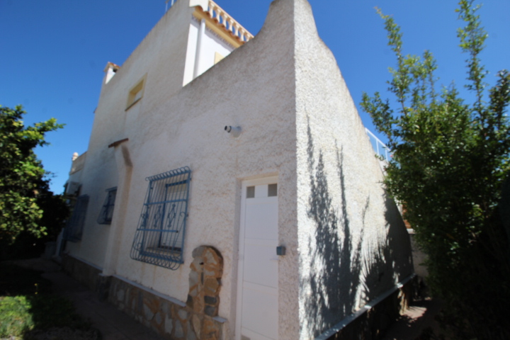 Bungalow esquina con apartamento independiente en Blue Lagoon