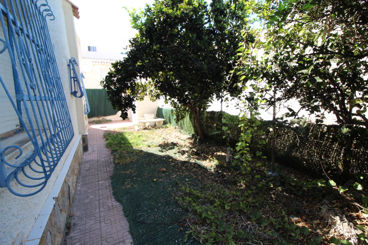 Corner bungalow with separate apartment in Blue Lagoon