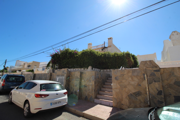 Corner bungalow with separate apartment in Blue Lagoon