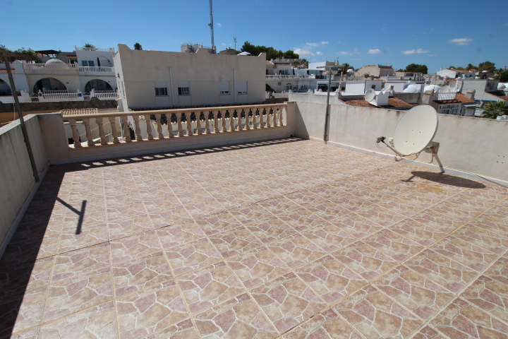 Corner bungalow with separate apartment in Blue Lagoon