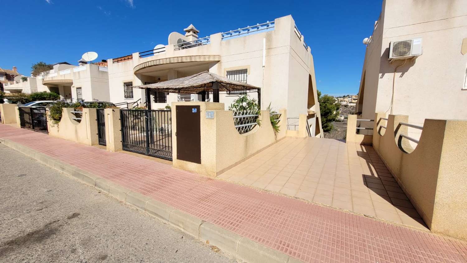 Villa til salg i Villamartín-Las Filipinas (Orihuela)