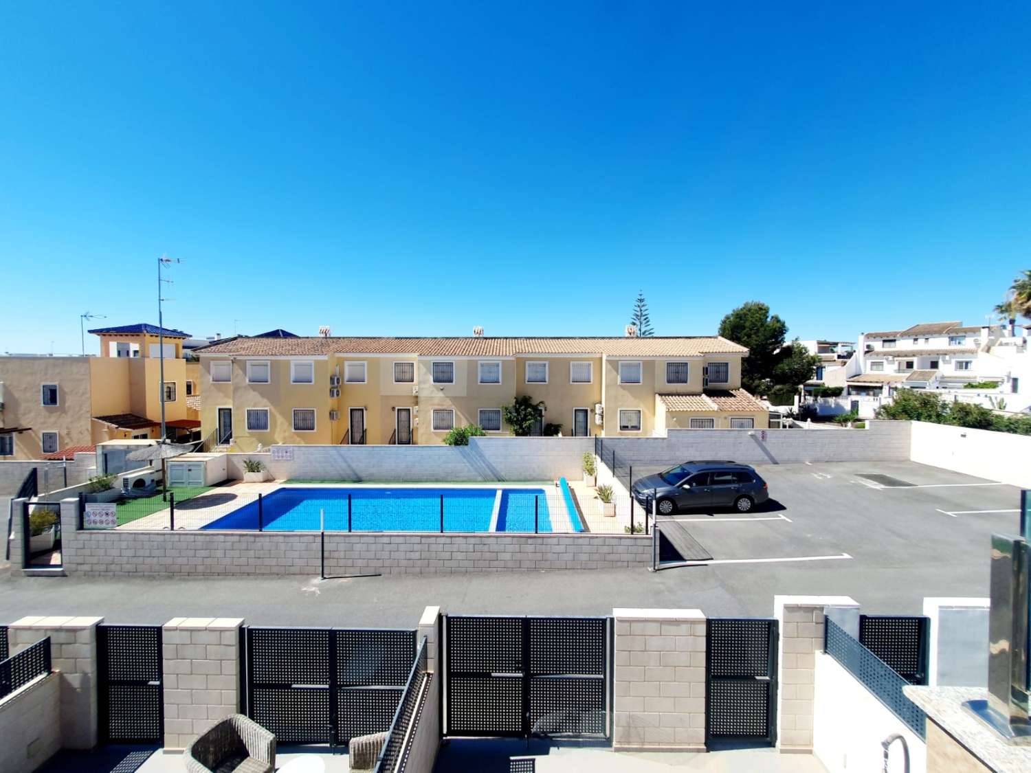 Casa adosada de 3 dormitorios y 3 baños en Villamartín