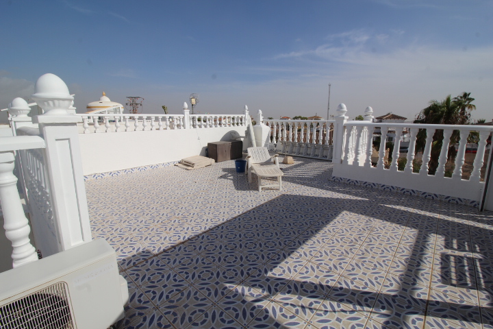 South facing penthouse located in a quiet area in Villamartin