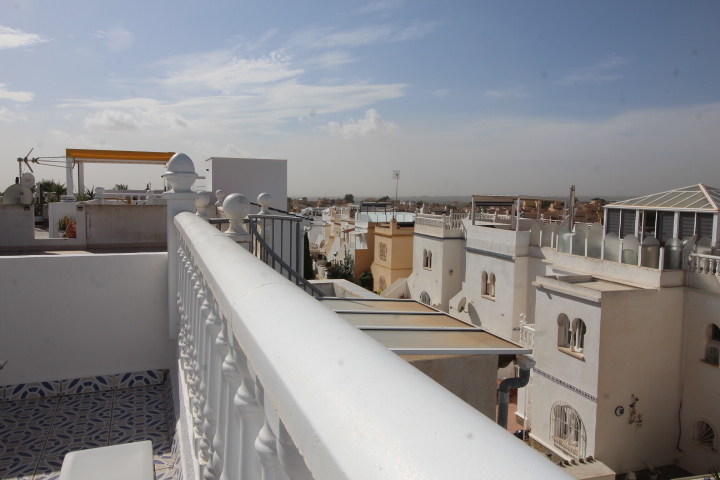 Nach Süden ausgerichtetes Penthouse in einer ruhigen Gegend in Villamartin