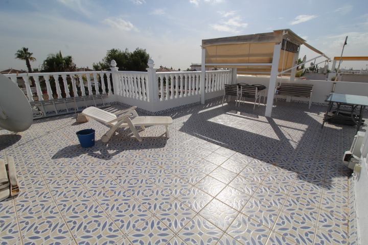 South facing penthouse located in a quiet area in Villamartin