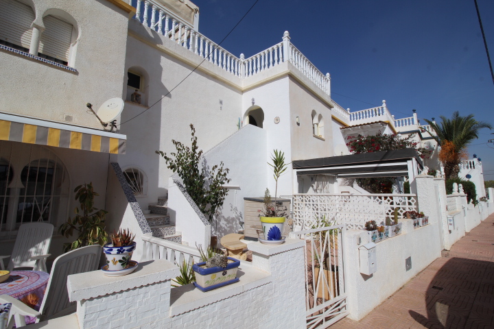 South facing penthouse located in a quiet area in Villamartin