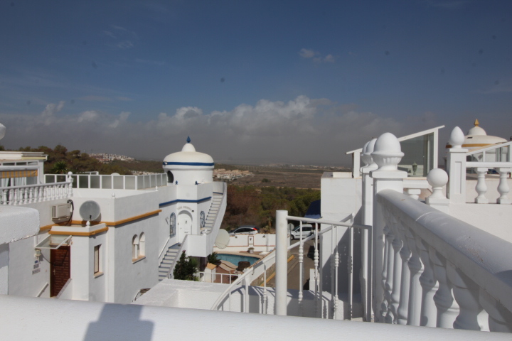 Nach Süden ausgerichtetes Penthouse in einer ruhigen Gegend in Villamartin