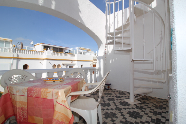 South facing penthouse located in a quiet area in Villamartin