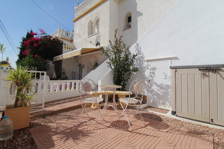 South facing penthouse located in a quiet area in Villamartin