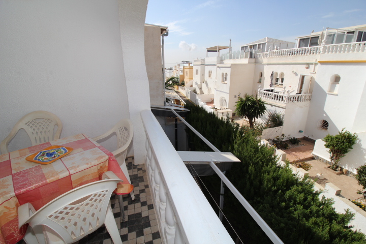 South facing penthouse located in a quiet area in Villamartin