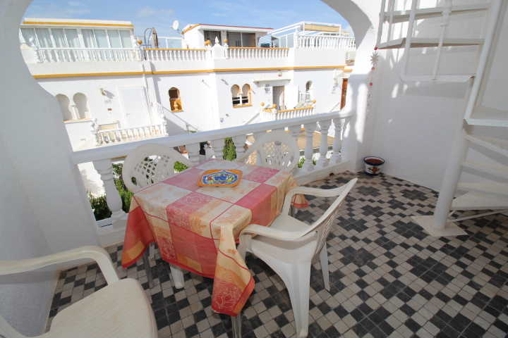 South facing penthouse located in a quiet area in Villamartin