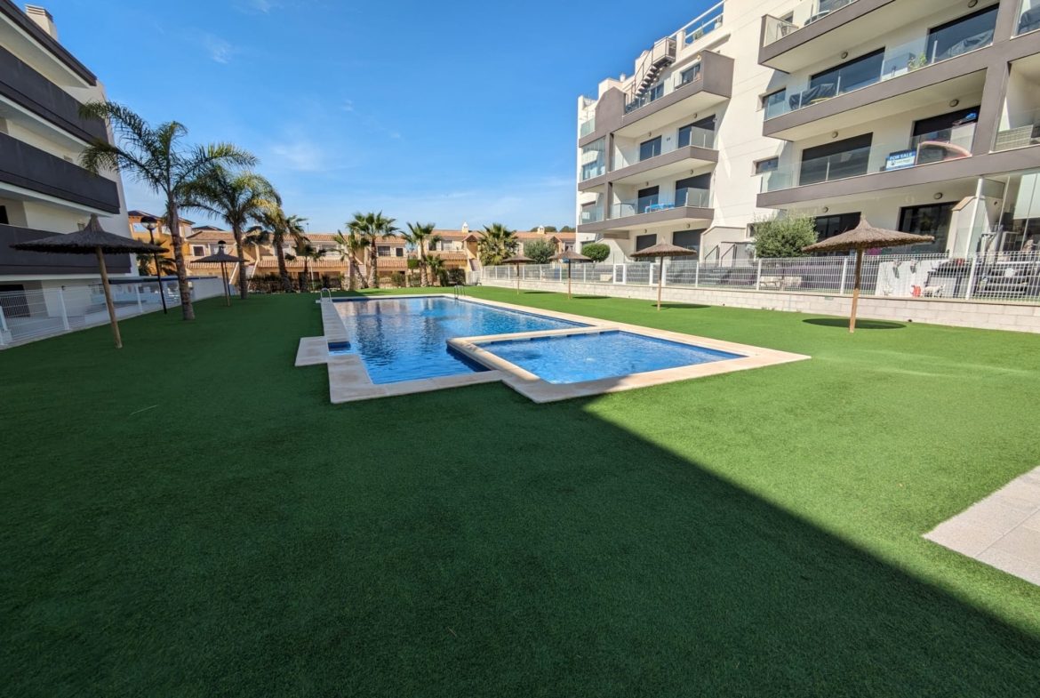 Immaculate modern first floor apartment in Villamartin