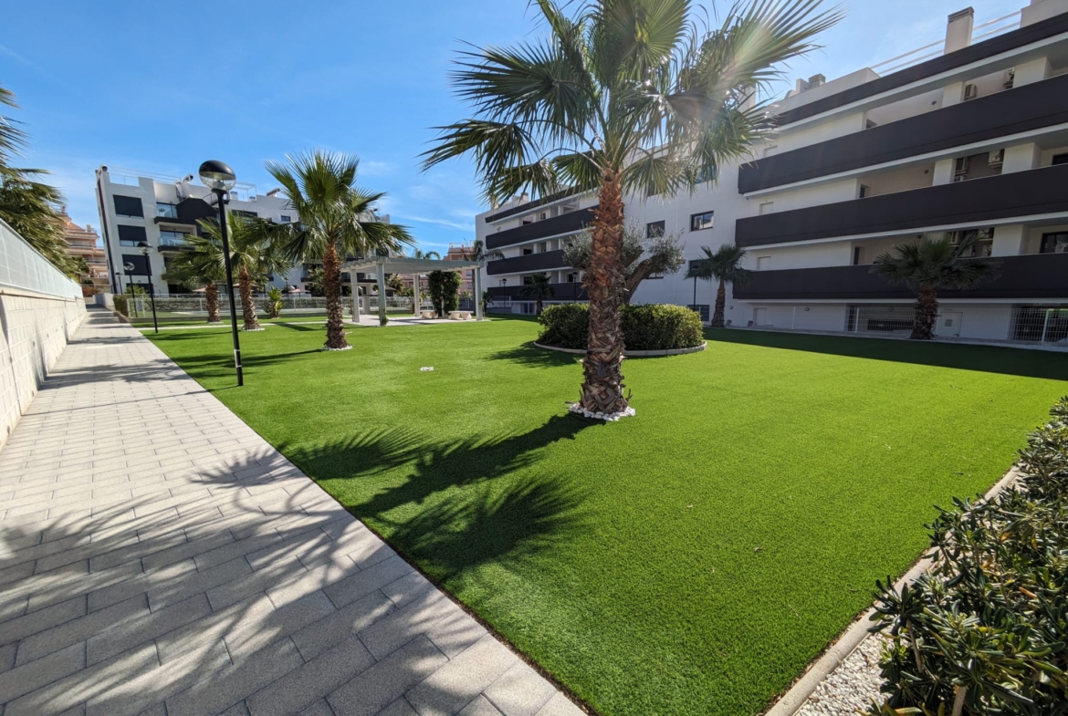 Inmaculado y moderno apartamento en primera planta en Villamartin