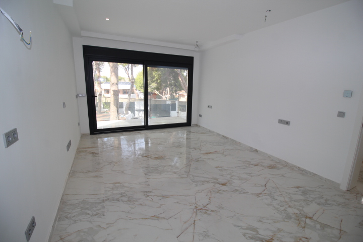 Exclusive completely refurbished villa in Los Balcones with 4 bedrooms and 5 bathrooms.