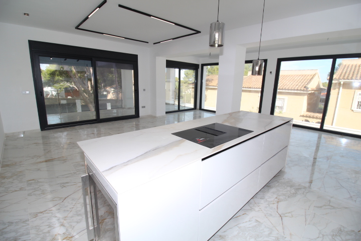 Exclusive completely refurbished villa in Los Balcones with 4 bedrooms and 5 bathrooms.