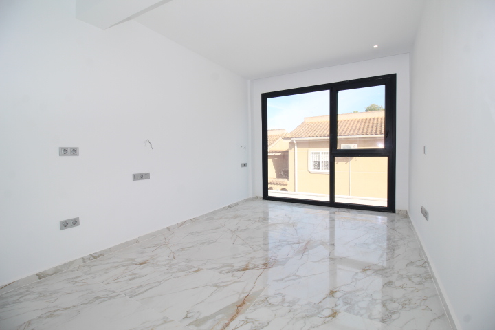 Exclusive completely refurbished villa in Los Balcones with 4 bedrooms and 5 bathrooms.