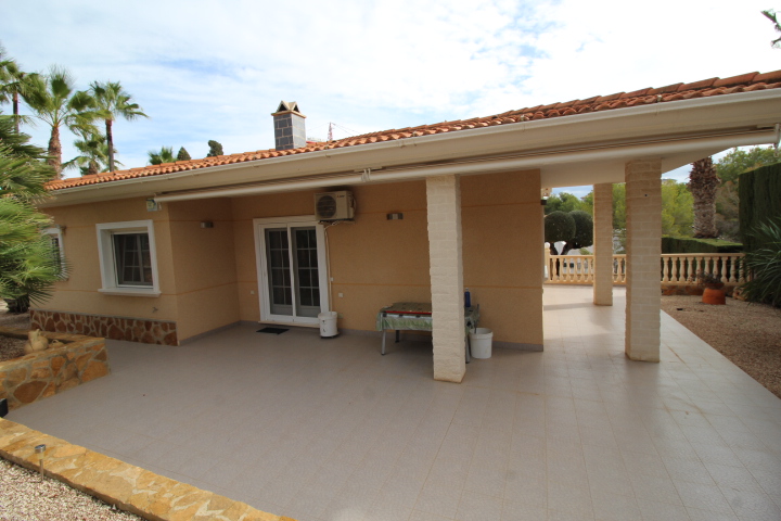 Villa til salg i Villamartín-Las Filipinas (Orihuela)