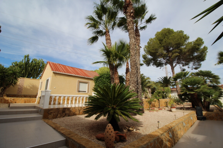 Villa till salu i Villamartín-Las Filipinas (Orihuela)