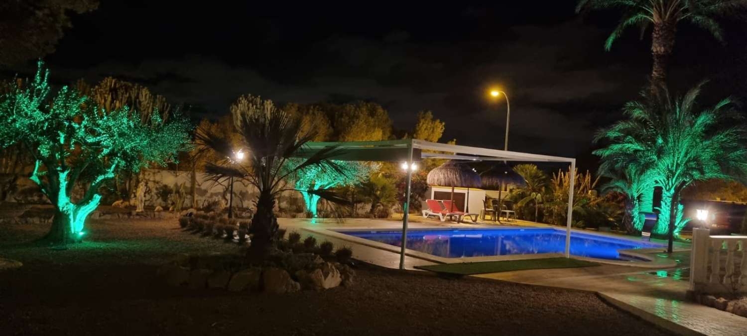 Luxuriöse Villa mit 7 Schlafzimmern und 2000 qm Grundstück in San Miguel de Salinas