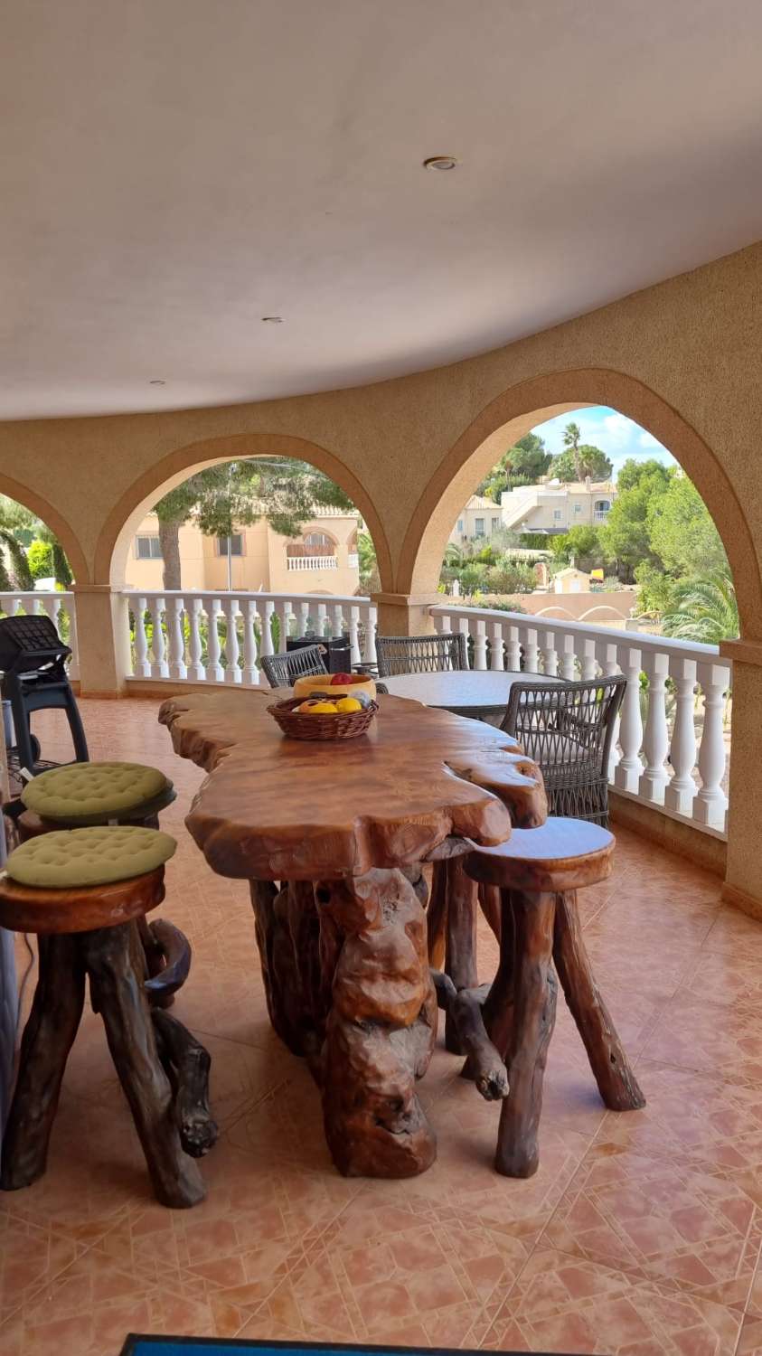 Luxuriöse Villa mit 7 Schlafzimmern und 2000 qm Grundstück in San Miguel de Salinas