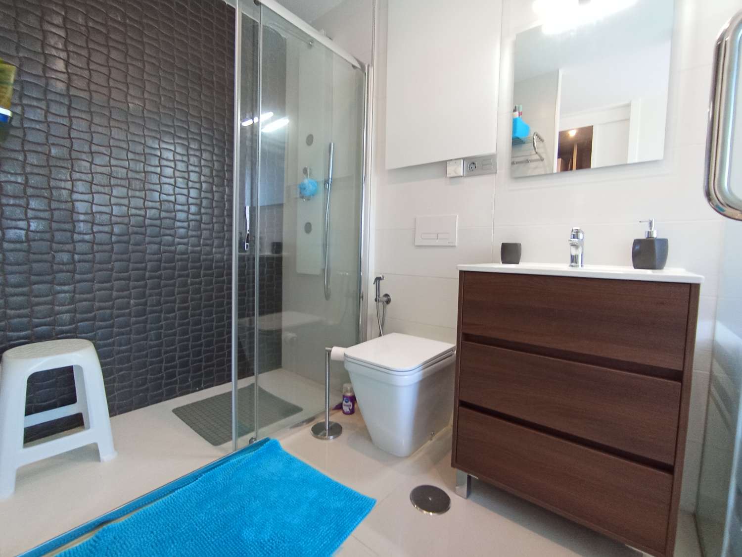 Moderna villa de 3 dormitorios y 3 baños con piscina infinita privada