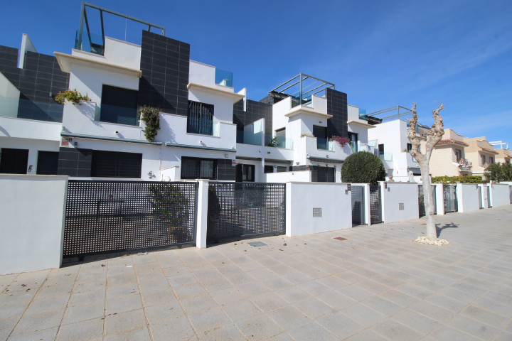 Dúplex en Torre de la Horadada, a poca distancia de la playa