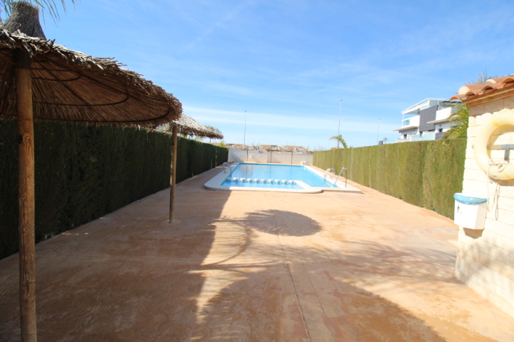 Dúplex en Torre de la Horadada, a poca distancia de la playa