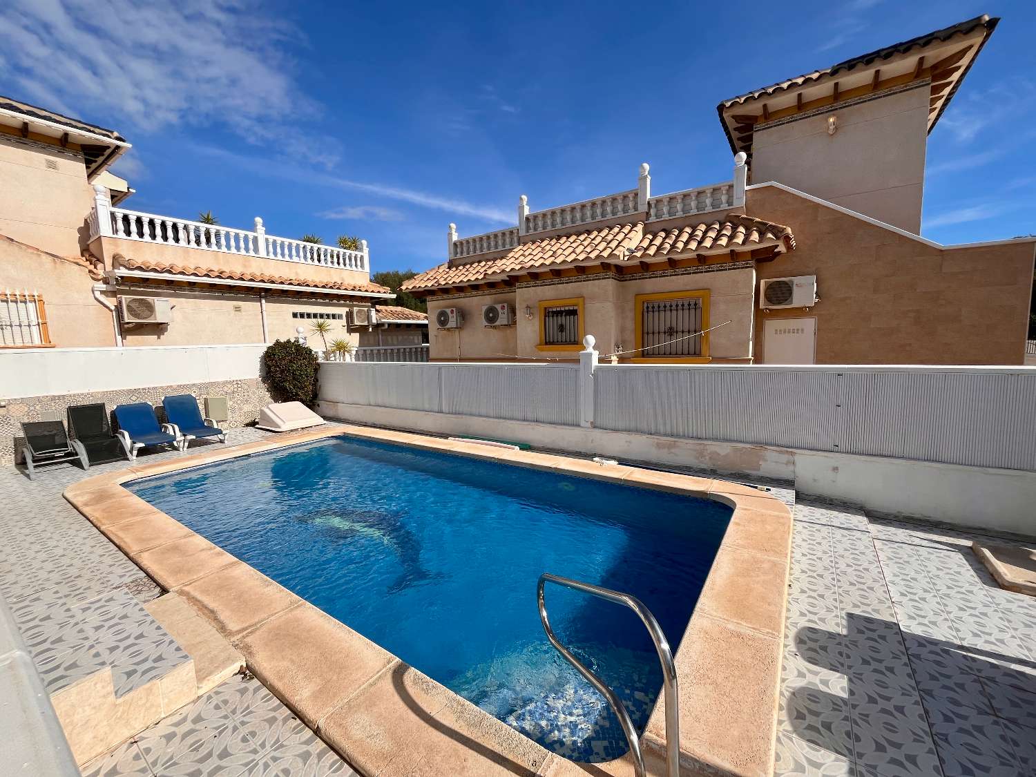 Villa til salg i Cabo Roig (Orihuela)