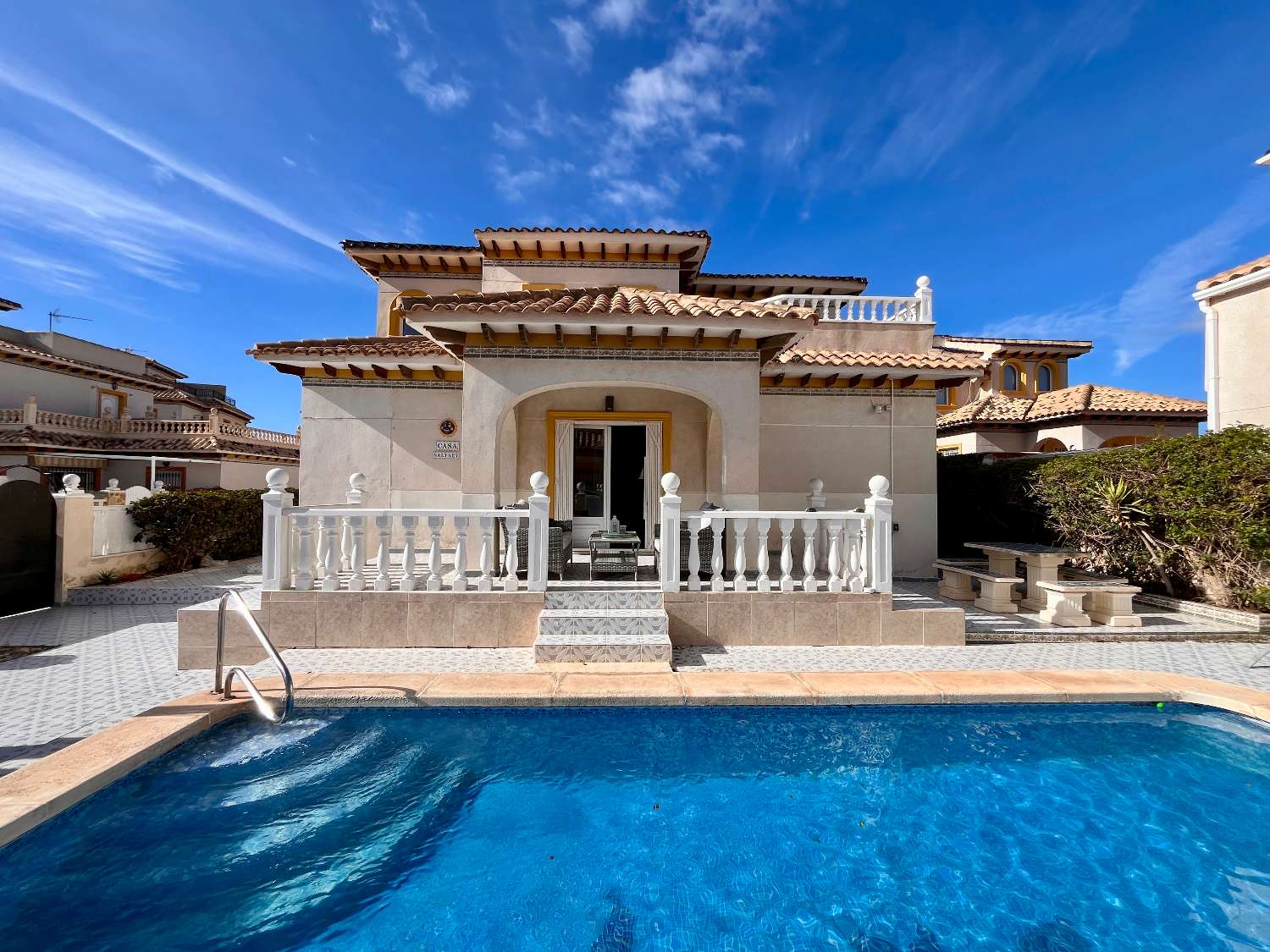 Villa til salg i Cabo Roig (Orihuela)