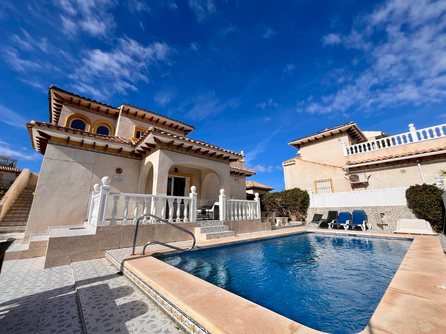 Villa til salg i Cabo Roig (Orihuela)