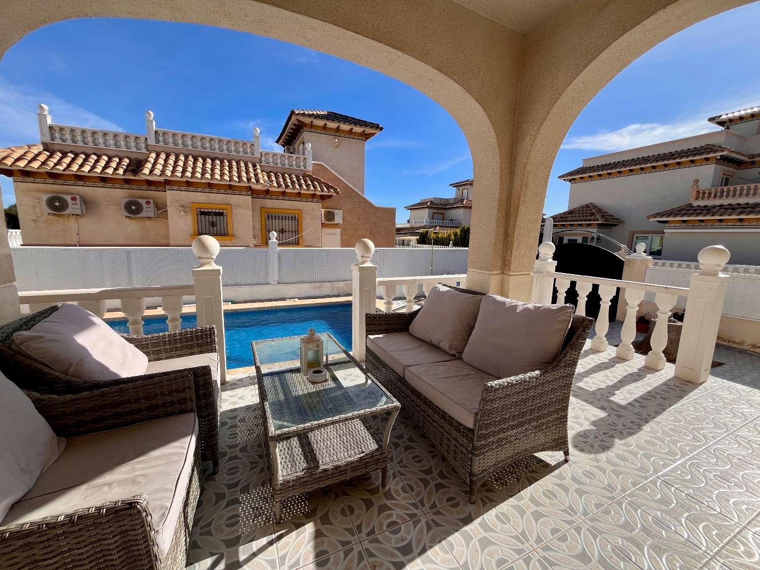 Villa til salg i Cabo Roig (Orihuela)